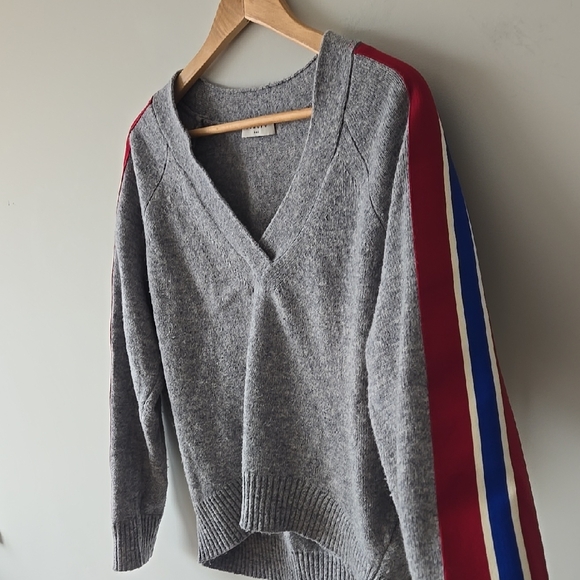 Sandro Grey V-Neck Sweater Red Blue White Striped Sleeve Accent Womens SZ 1 Sm - Picture 7 of 9